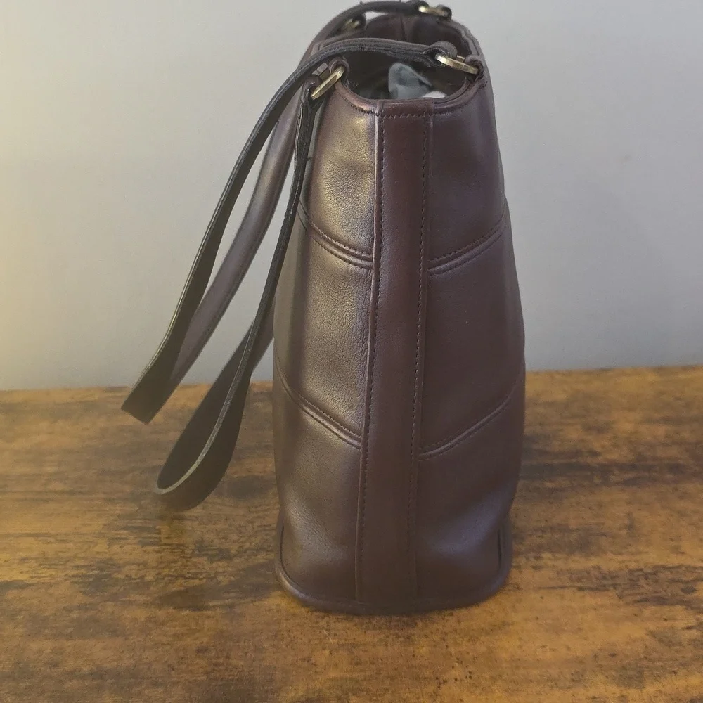 Coach Vintage Tribeca Mahogany Perfect Vintage Condition NO HANGTAG